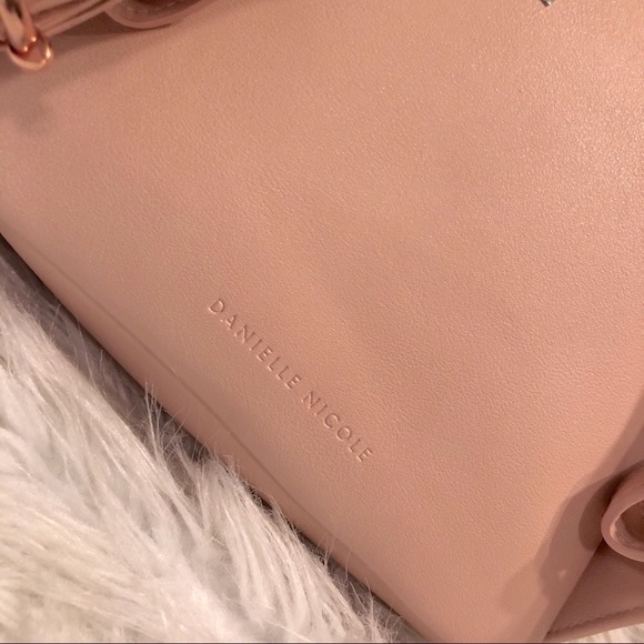 🎉FREE SHIPPING🎉VERY RARE Australian limited edition Danielle Nicole backpack - Picture 8 of 14